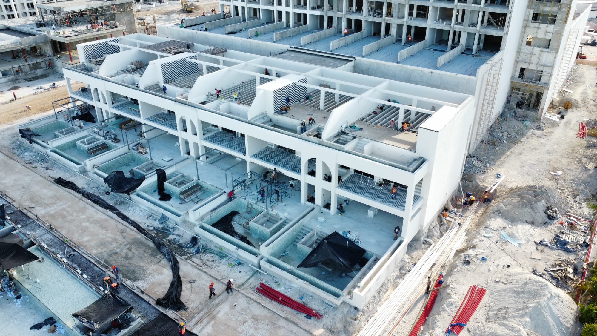 Hotel con arcos — construcción aérea